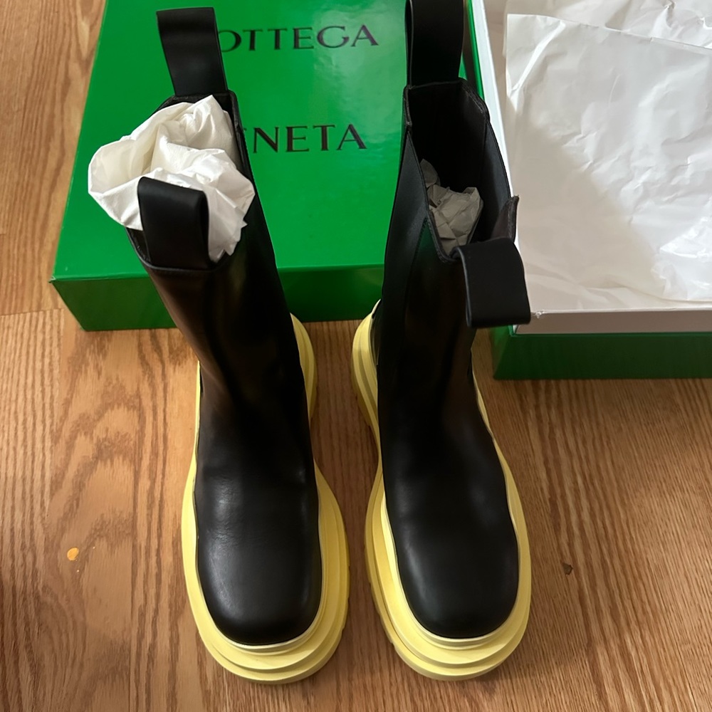 brand new BOTTEGA VENETA Authentic boots .